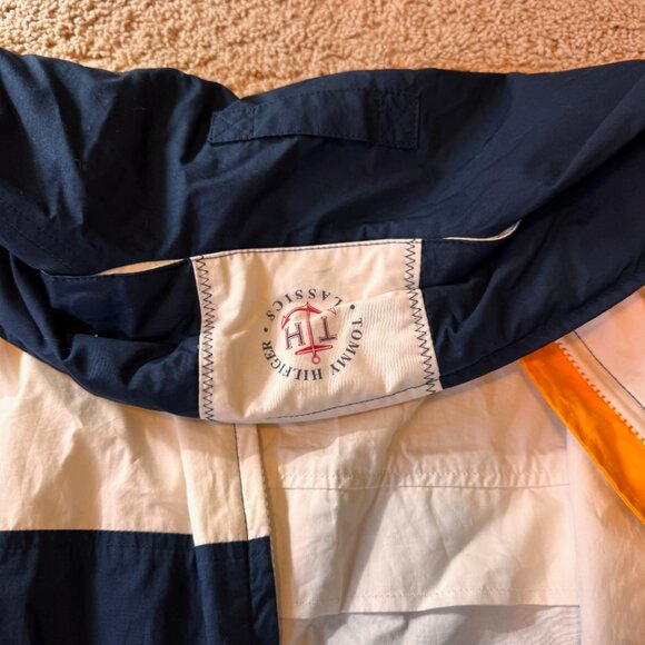 Women's Vintage (1990's) Tommy Hilfiger Coat/Jacket with Hood Excellent Cond. - Picture 3 of 3